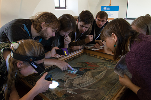 Students-restorers at a master class by Agnieszka Pawlak